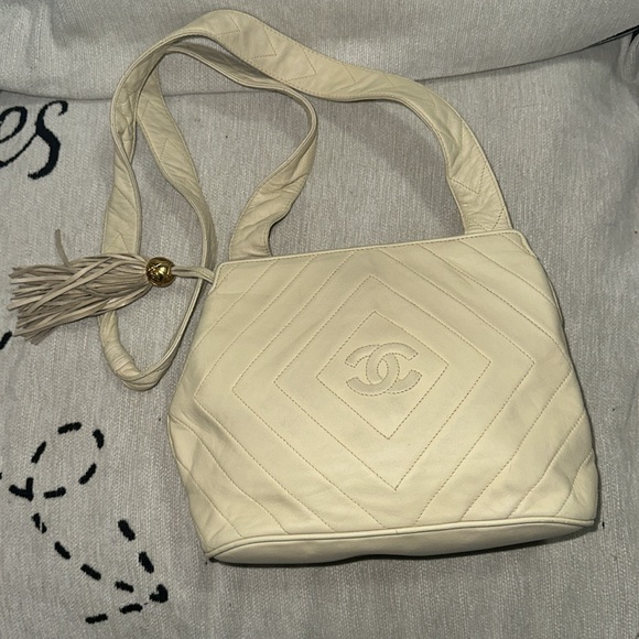 Chanel Cream leather Quilted crossbody Bag - Picture 2 of 14